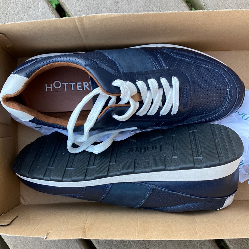 Navy sneakers - hotter